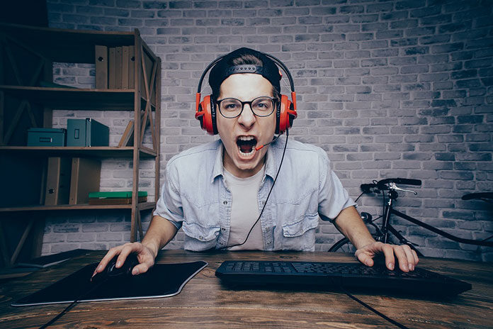 Dlaczego ludzie grają w gry komputerowe w słuchawkach